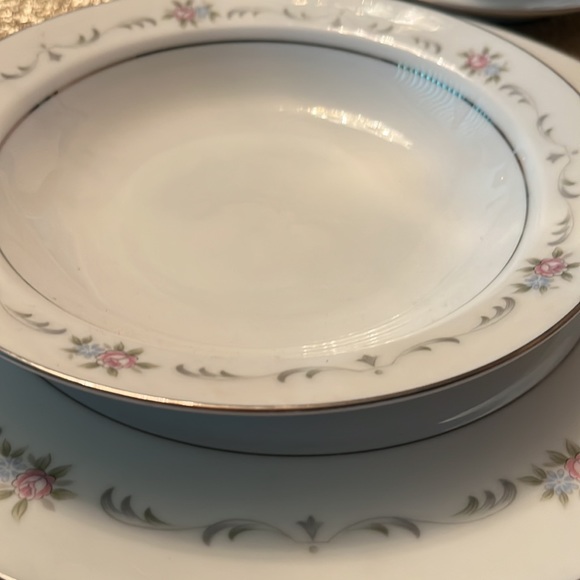 Fine china - Picture 2 of 5